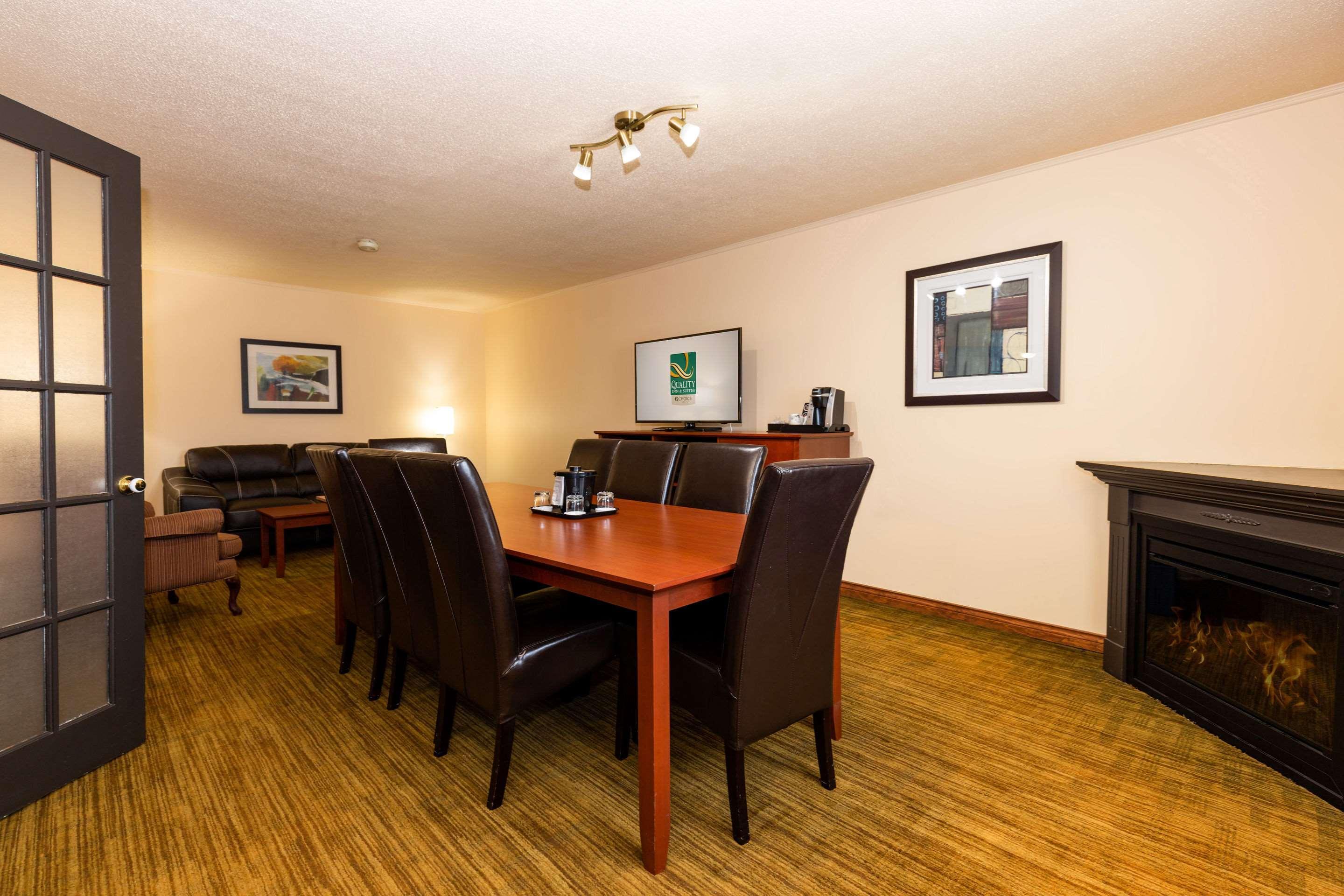 Quality Inn & Suites マタン エクステリア 写真