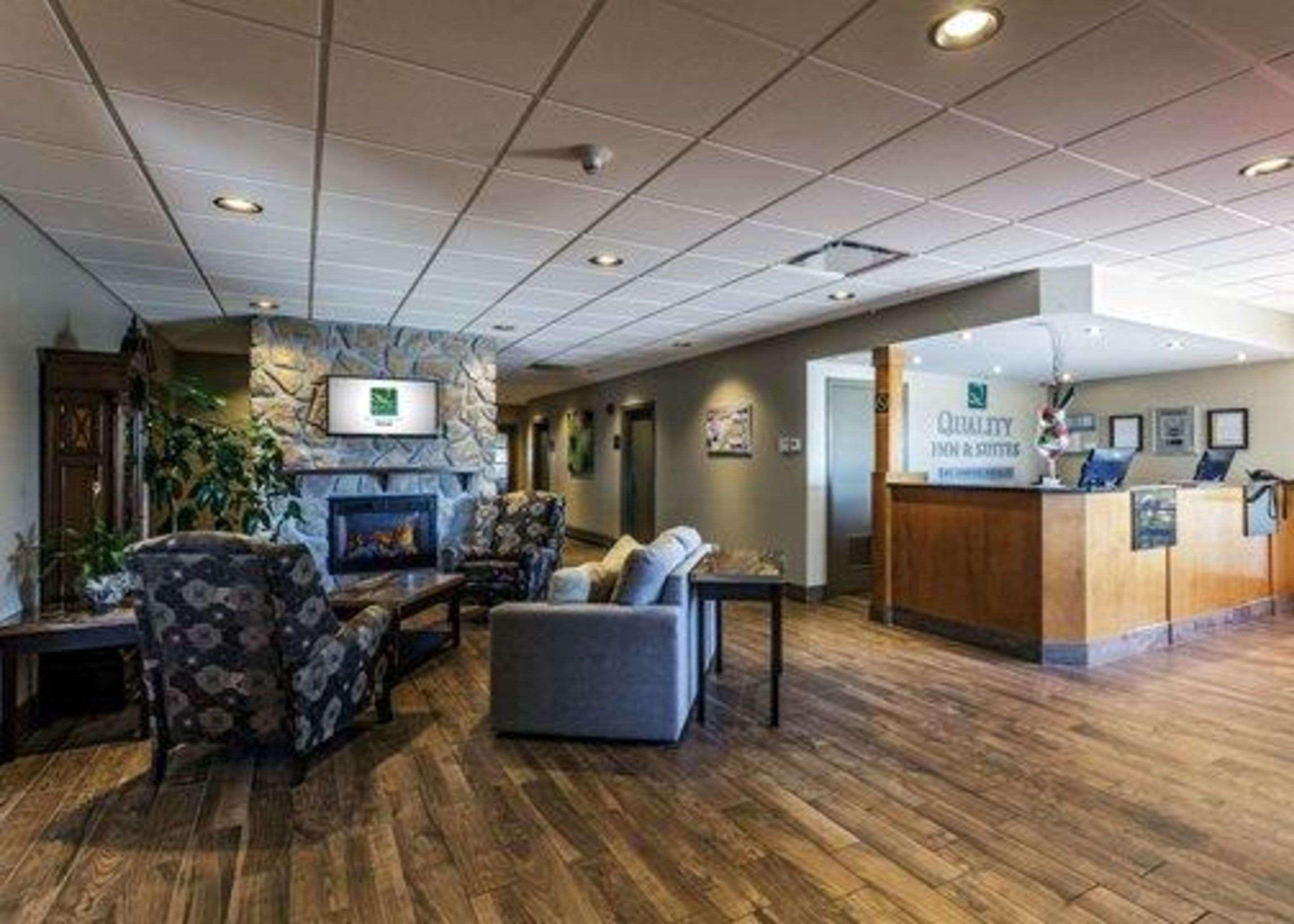 Quality Inn & Suites マタン エクステリア 写真