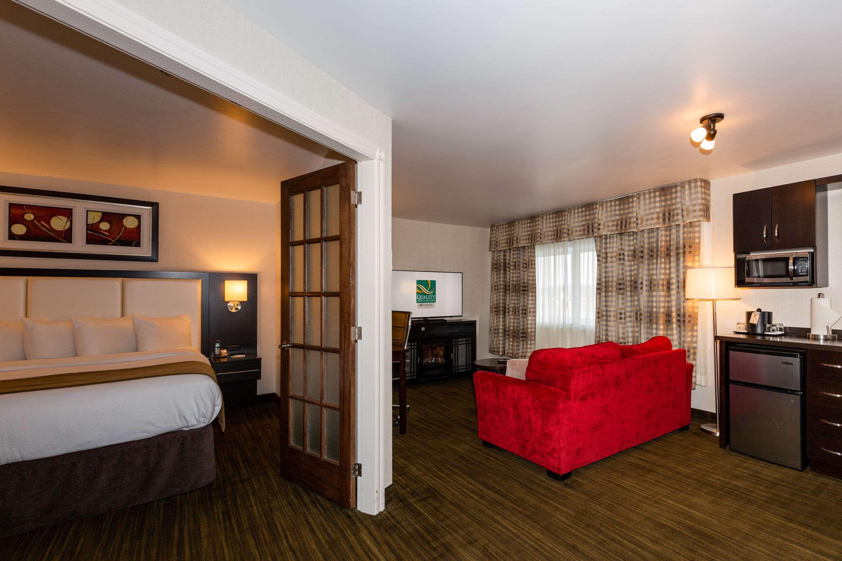 Quality Inn & Suites マタン エクステリア 写真
